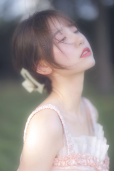 一点遮挡都没有的美女